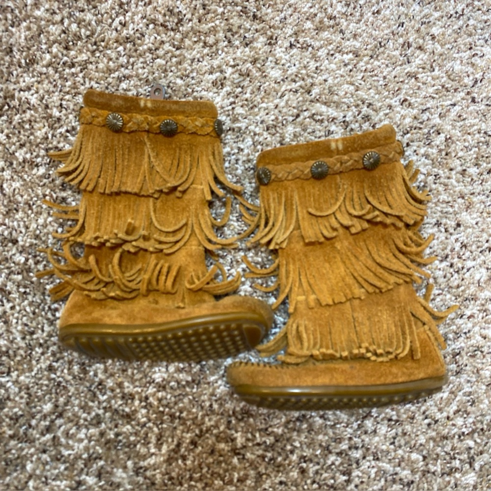 Minnetonka Youth Size 7 Brown Suede 3 Layer Fringe Leather Boot Side Zip